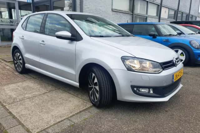 Volkswagen Polo (2016) thumbnail 2