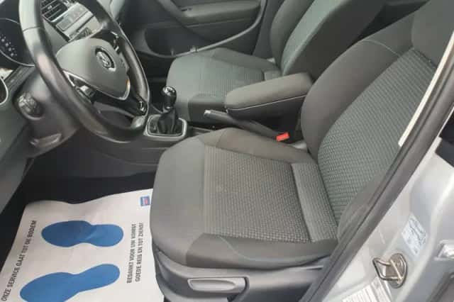 Volkswagen Polo (2016) thumbnail 6