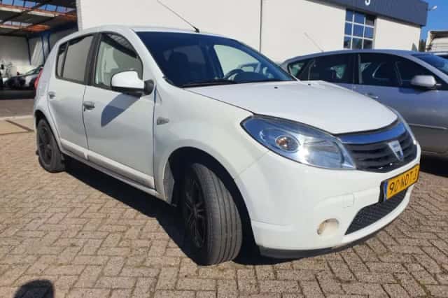Dacia Sandero (2010) thumbnail 2