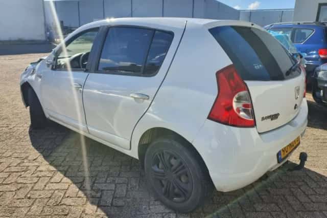 Dacia Sandero (2010) thumbnail 4