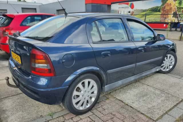 Opel Astra (2002) thumbnail 3