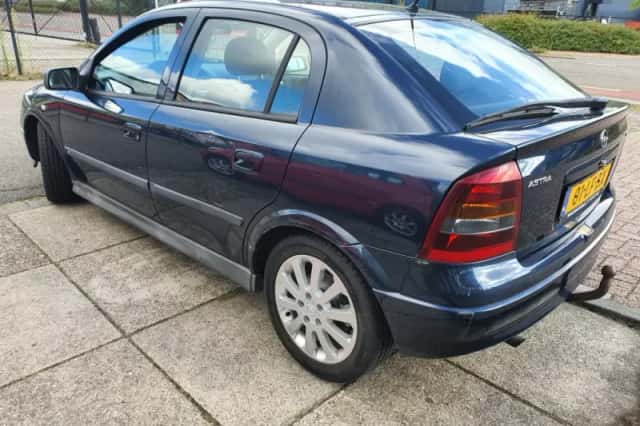 Opel Astra (2002) thumbnail 4