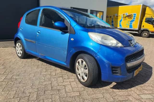 Peugeot 107 (2011) thumbnail 2