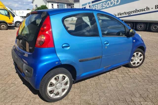 Peugeot 107 (2011) thumbnail 3