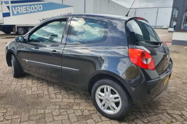 Renault Clio (2007) thumbnail 4