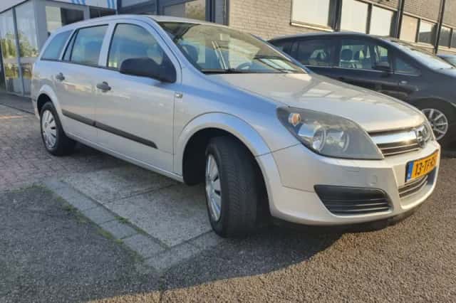 Opel Astra (2006) thumbnail 2