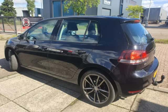 Volkswagen Golf (2010) thumbnail 4