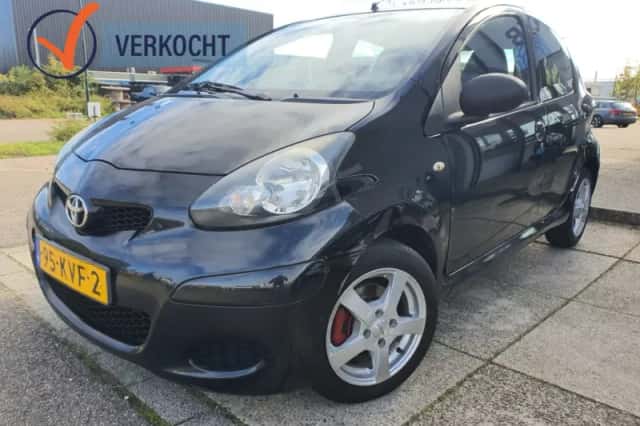 Toyota Aygo (2010) thumbnail 1
