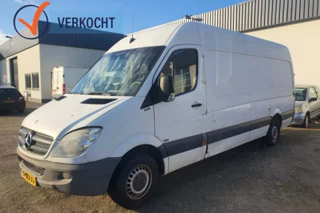 Mercedes-Benz Sprinter (2011) thumbnail 1