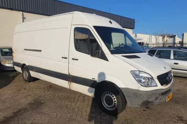 Mercedes-Benz Sprinter (2011) thumbnail 2