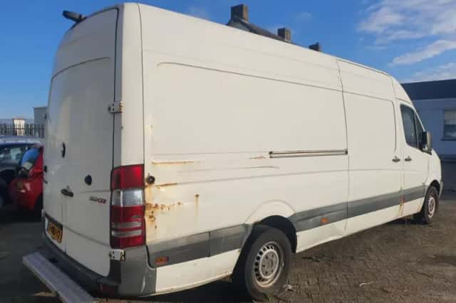 Mercedes-Benz Sprinter (2011) thumbnail 3