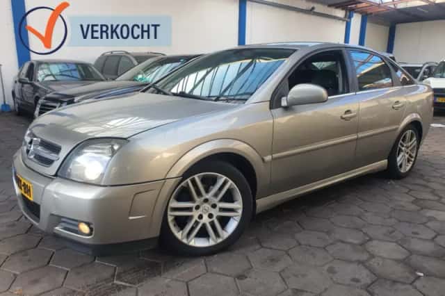 Opel Vectra (2004) thumbnail 1