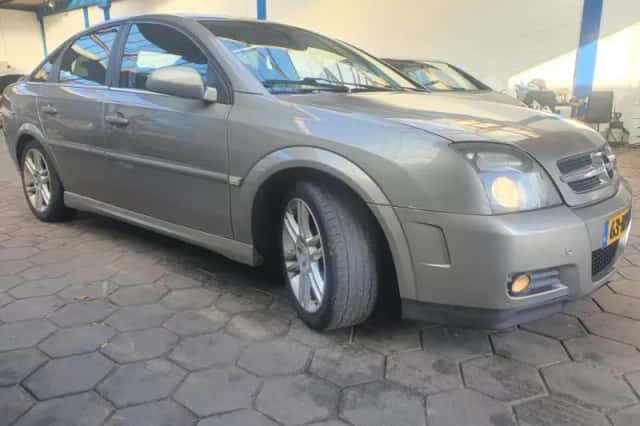 Opel Vectra (2004) thumbnail 2