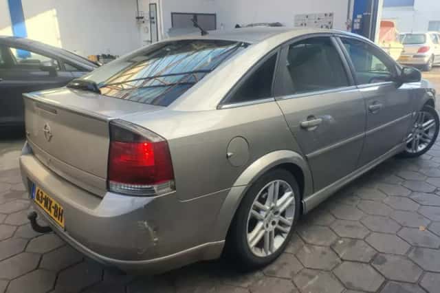 Opel Vectra (2004) thumbnail 3