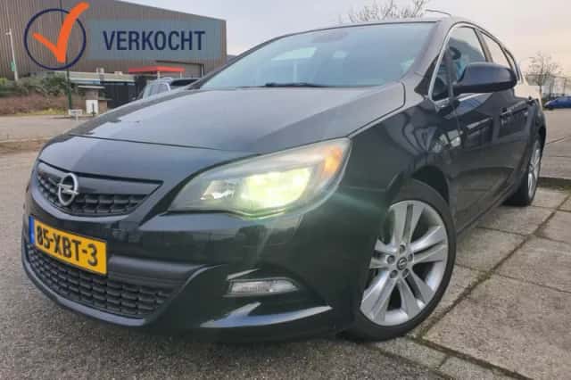 Opel Astra (2012) thumbnail 1