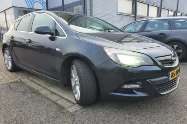 Opel Astra (2012) thumbnail 2