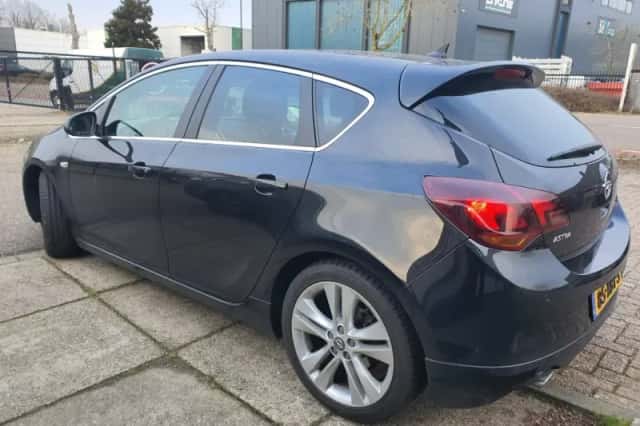 Opel Astra (2012) thumbnail 4