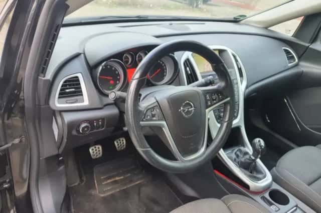 Opel Astra (2012) thumbnail 5