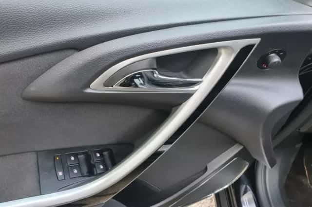 Opel Astra (2012) thumbnail 6