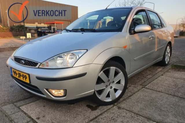 Ford Focus (2002) thumbnail 1