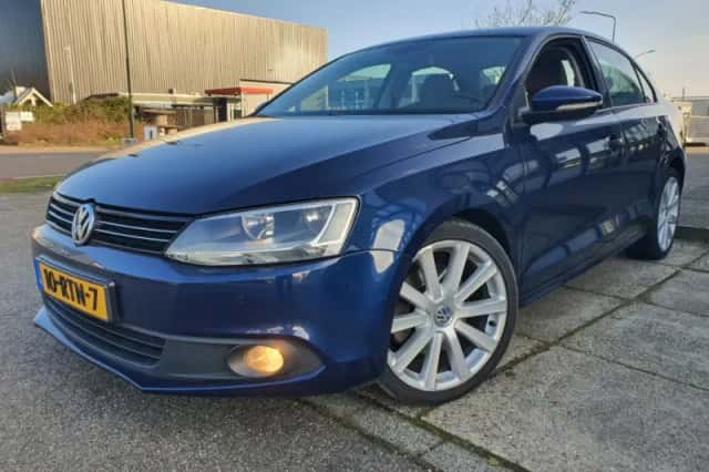 Volkswagen Jetta (2011) thumbnail 1