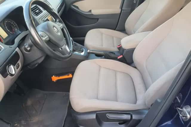 Volkswagen Jetta (2011) thumbnail 6