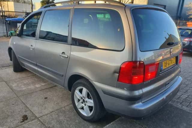 SEAT Alhambra (2005) thumbnail 4