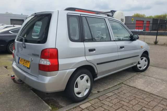 Mazda Demio (2002) thumbnail 3