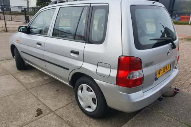 Mazda Demio (2002) thumbnail 4