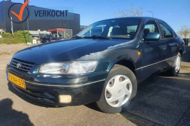 Toyota Camry (1997) thumbnail 1