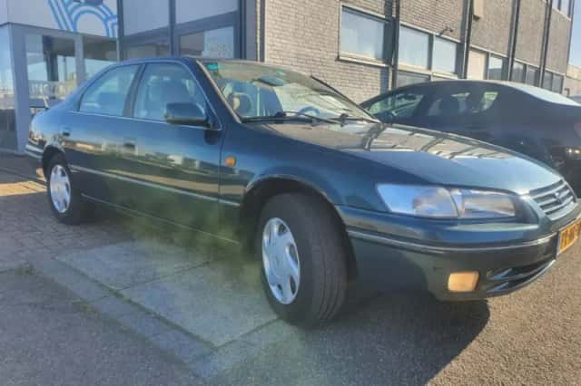 Toyota Camry (1997) thumbnail 2