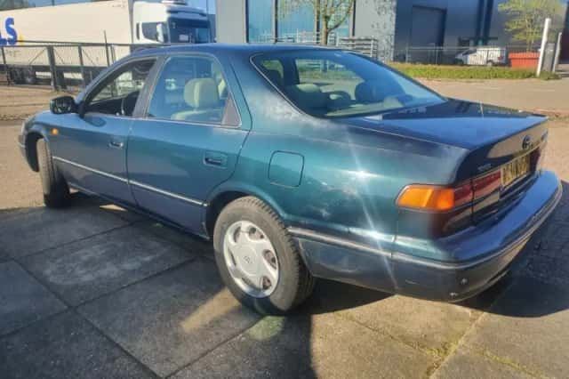 Toyota Camry (1997) thumbnail 4