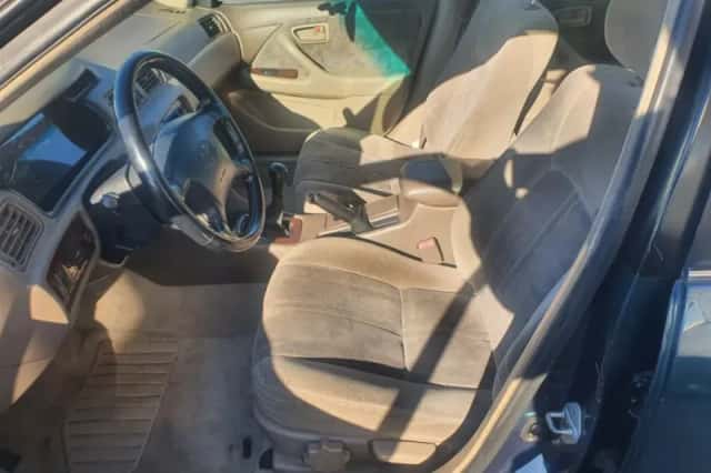 Toyota Camry (1997) thumbnail 6