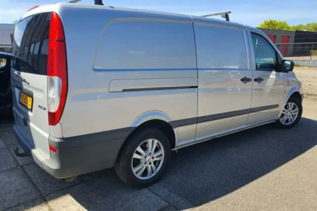 Mercedes-Benz Vito (2012) thumbnail 3