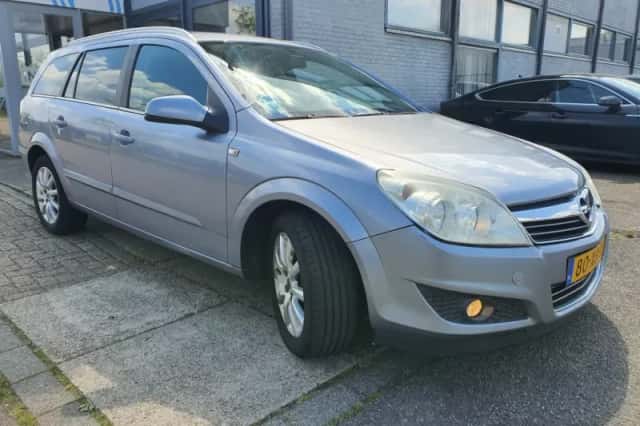 Opel Astra (2007) thumbnail 2