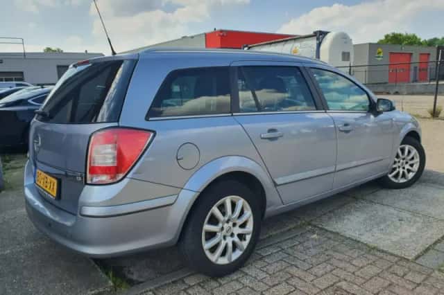 Opel Astra (2007) thumbnail 3