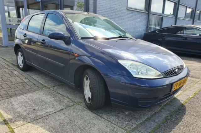 Ford Focus (2004) thumbnail 2