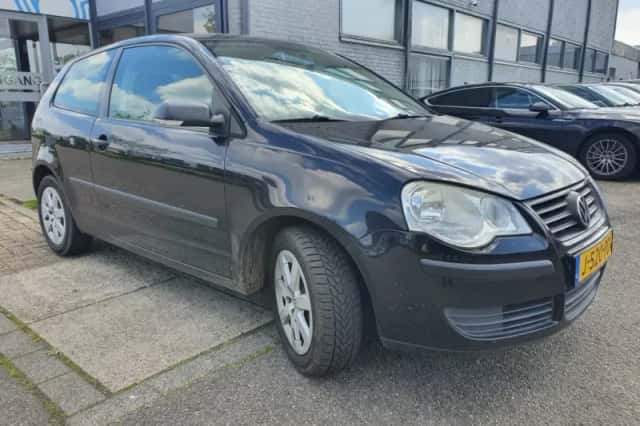 Volkswagen Polo (2006) thumbnail 2