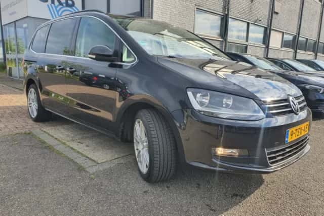 Volkswagen Sharan (2014) thumbnail 2