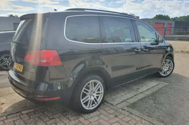 Volkswagen Sharan (2014) thumbnail 3