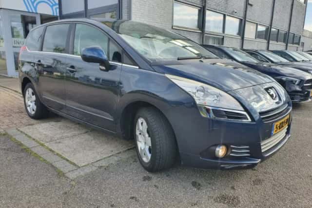 Peugeot 5008 (2013) thumbnail 2