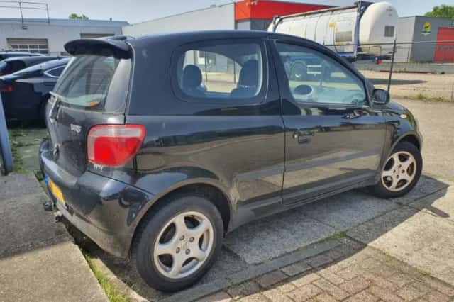 Toyota Yaris (2001) thumbnail 3