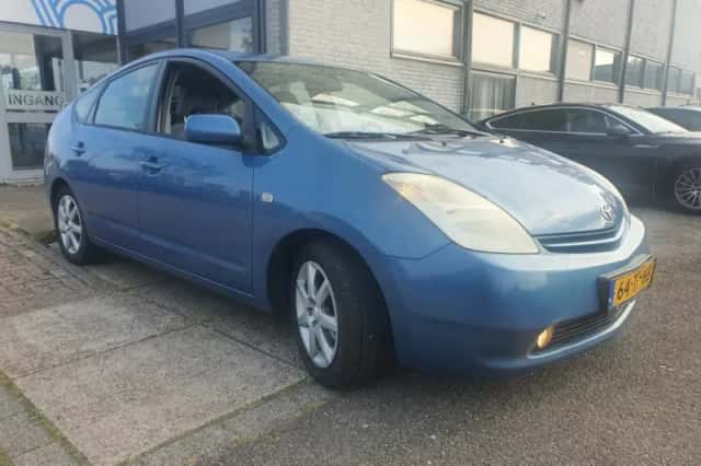 Toyota Prius (2005) thumbnail 2
