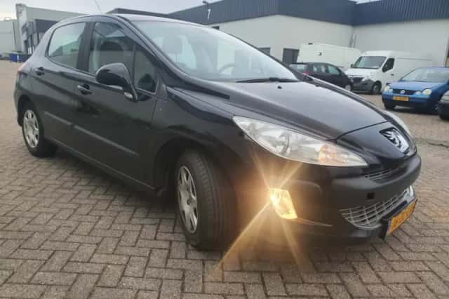 Peugeot 308 (2008) thumbnail 2