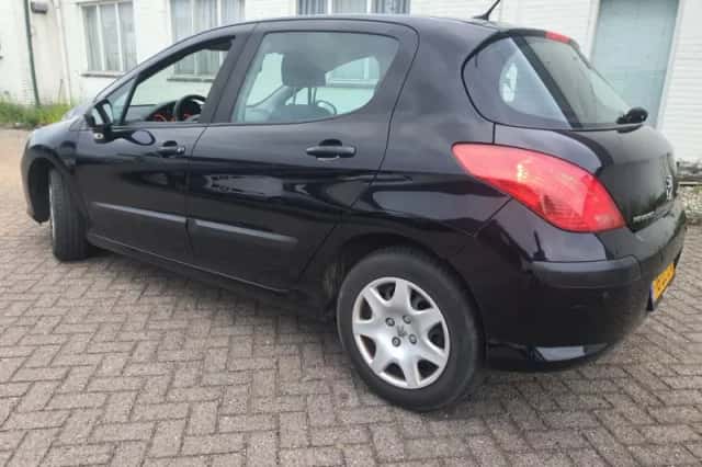 Peugeot 308 (2008) thumbnail 4