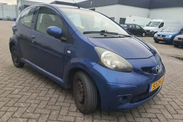 Toyota Aygo (2008) thumbnail 2