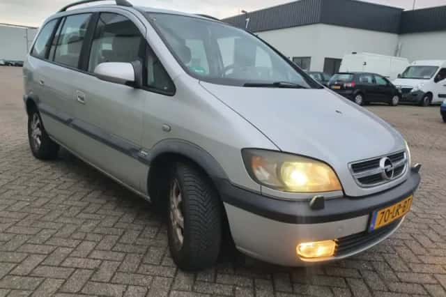 Opel Zafira (2003) thumbnail 2