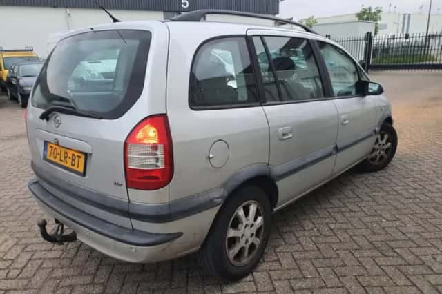 Opel Zafira (2003) thumbnail 3