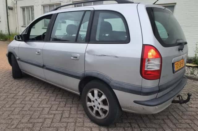 Opel Zafira (2003) thumbnail 4