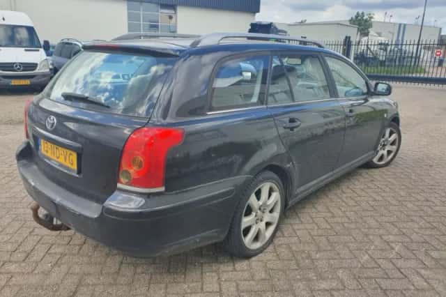 Toyota Avensis (2003) thumbnail 3